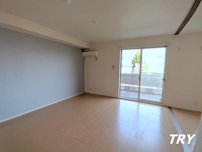 �y�����E���r���O�z�@