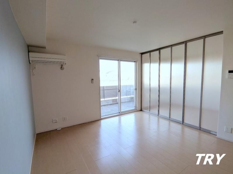 �y�����E���r���O�z�@