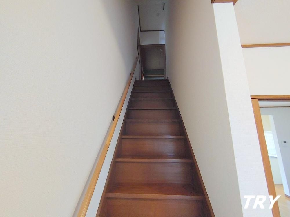 �y���̑��z�@�Q�K�ւ̊K�i