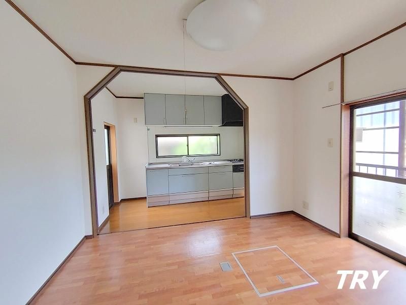 �y���ԁE���r���O�z�@