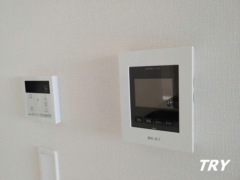 �y�Z�L�����e�B�z�@