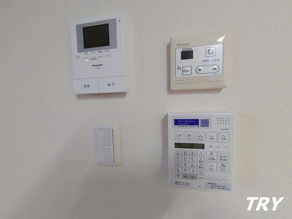 �y�Z�L�����e�B�z�@