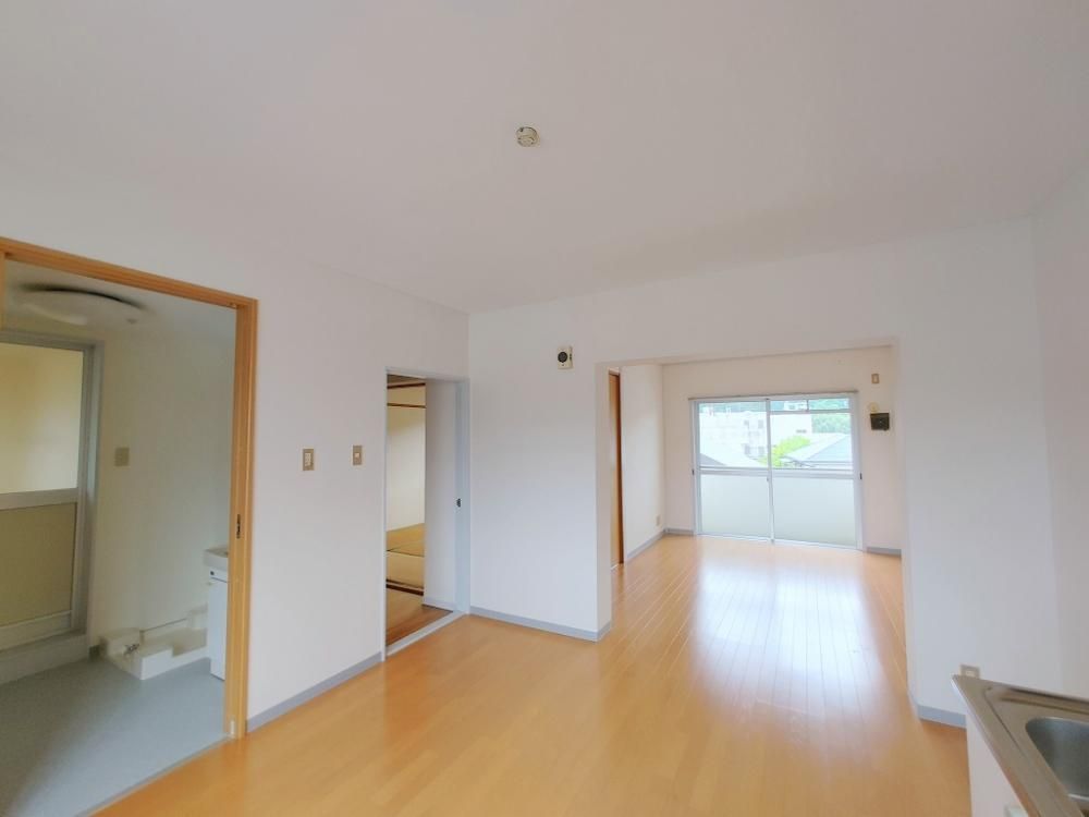 �y�����E���r���O�z�@