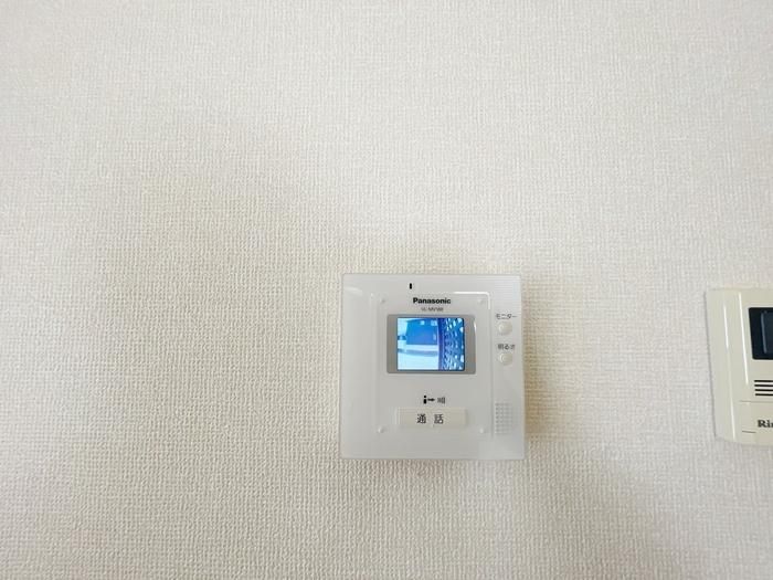 �y�Z�L�����e�B�z�@