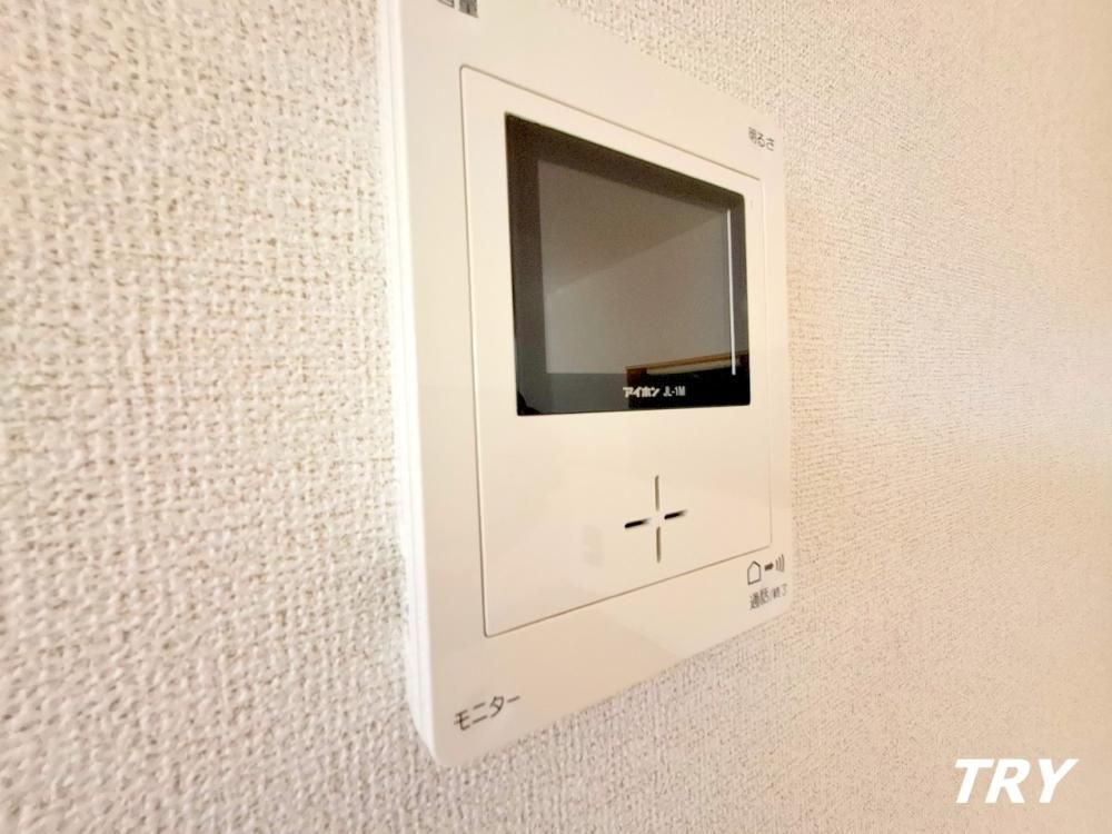 �y�Z�L�����e�B�z�@