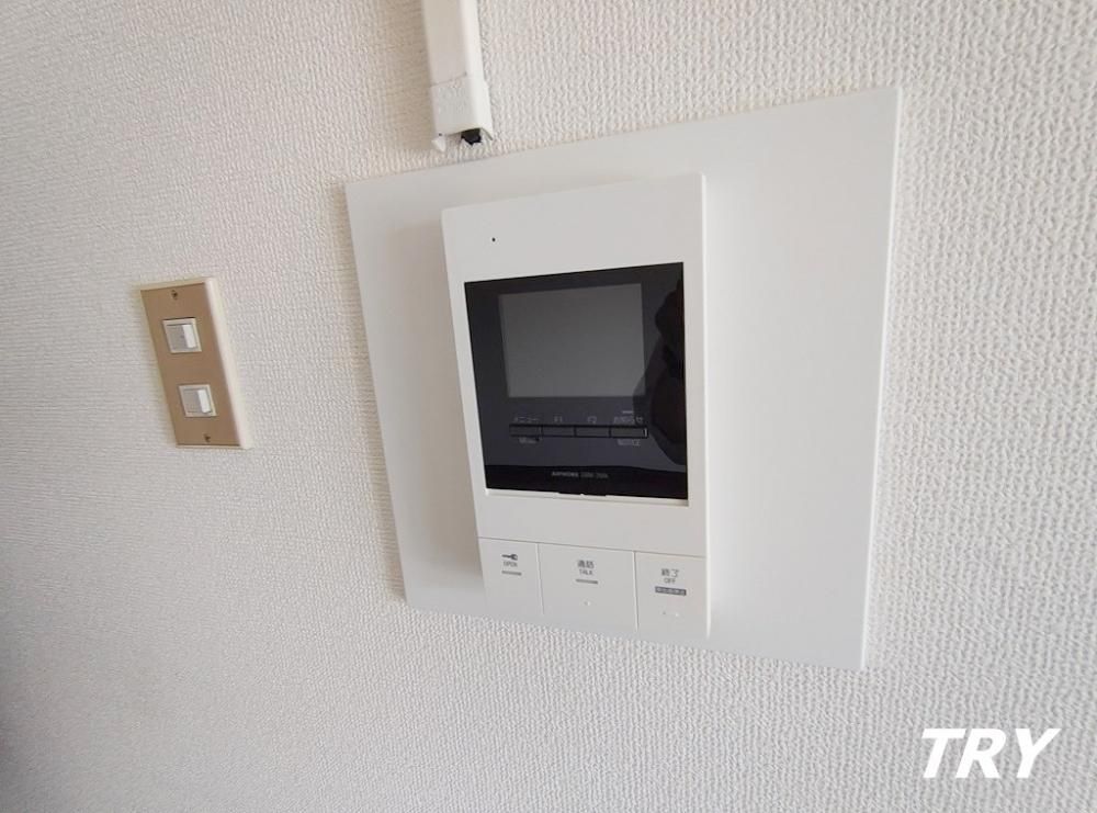 �y�Z�L�����e�B�z�@