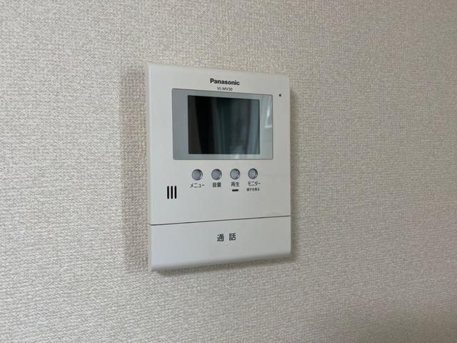 �y�Z�L�����e�B�z�@