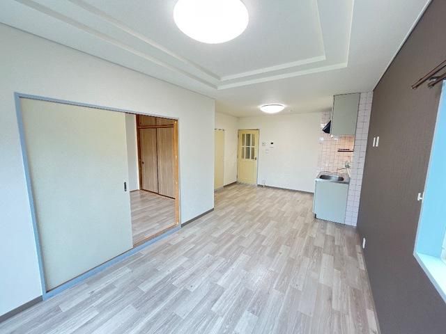 �y�����E���r���O�z�@