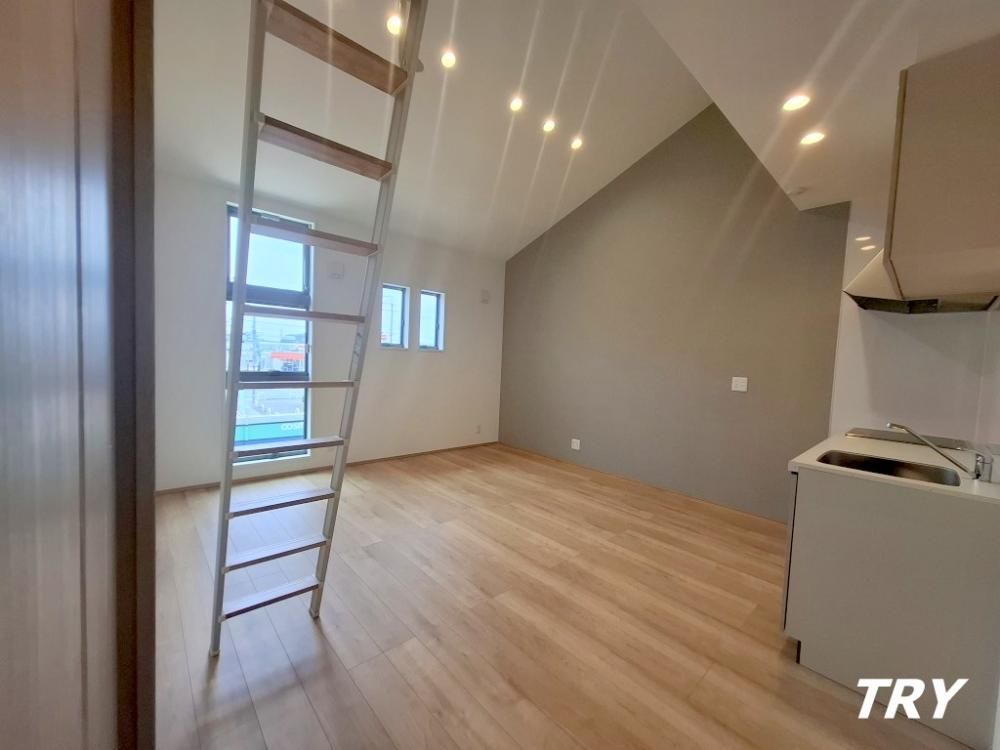 �y�����E���r���O�z�@