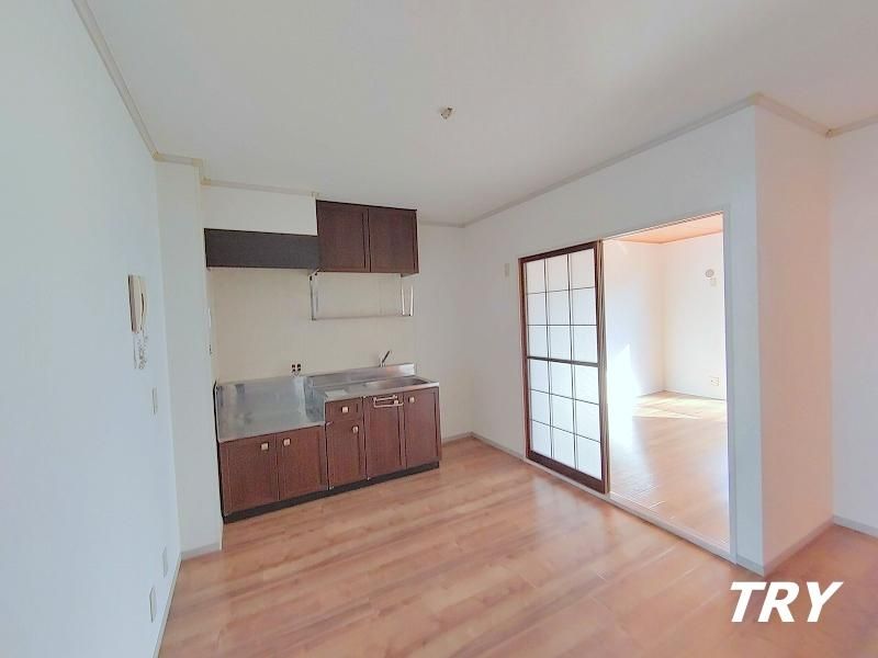 �y�����E���r���O�z�@