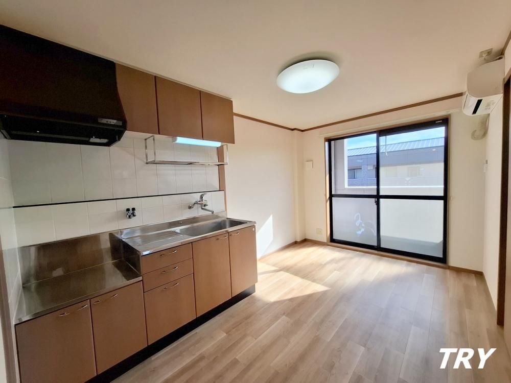 �y���ԁE���r���O�z�@