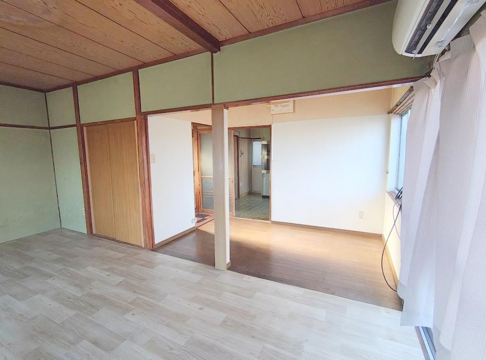 �y�����E���r���O�z�@