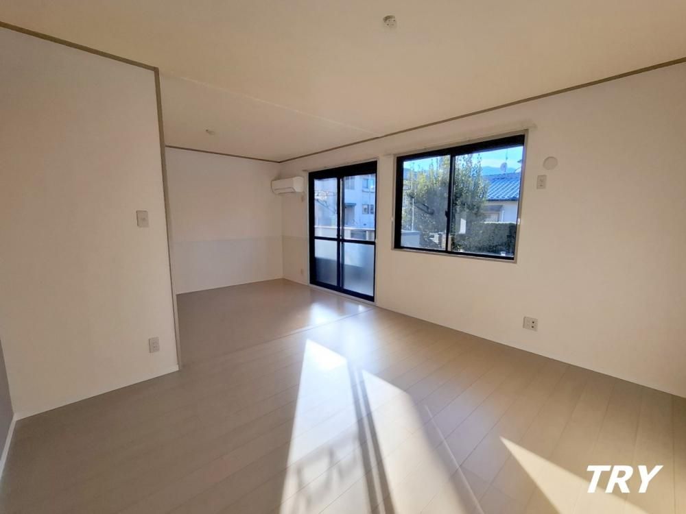 �y�����E���r���O�z�@