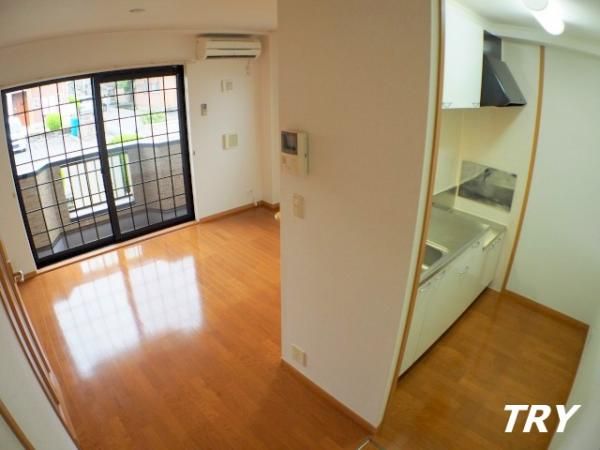 �y�����E���r���O�z�@