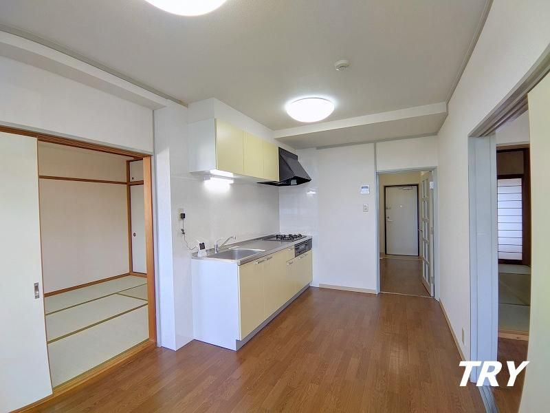 �y���ԁE���r���O�z�@