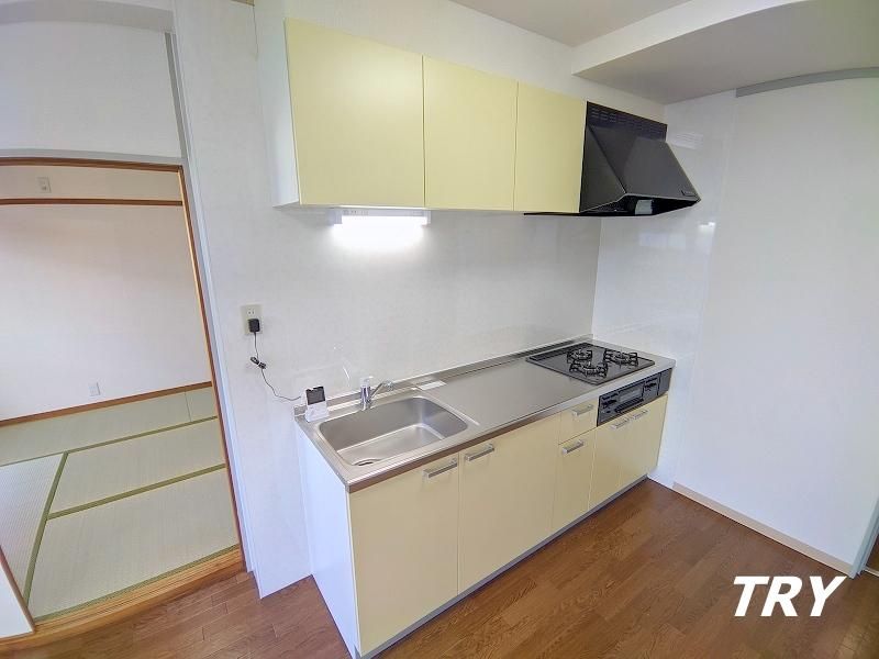 �y�L�b�`���z�@