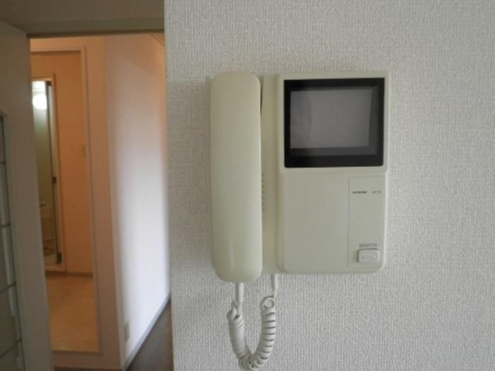 �y�Z�L�����e�B�z�@