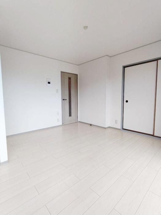 �y�����E���r���O�z�@