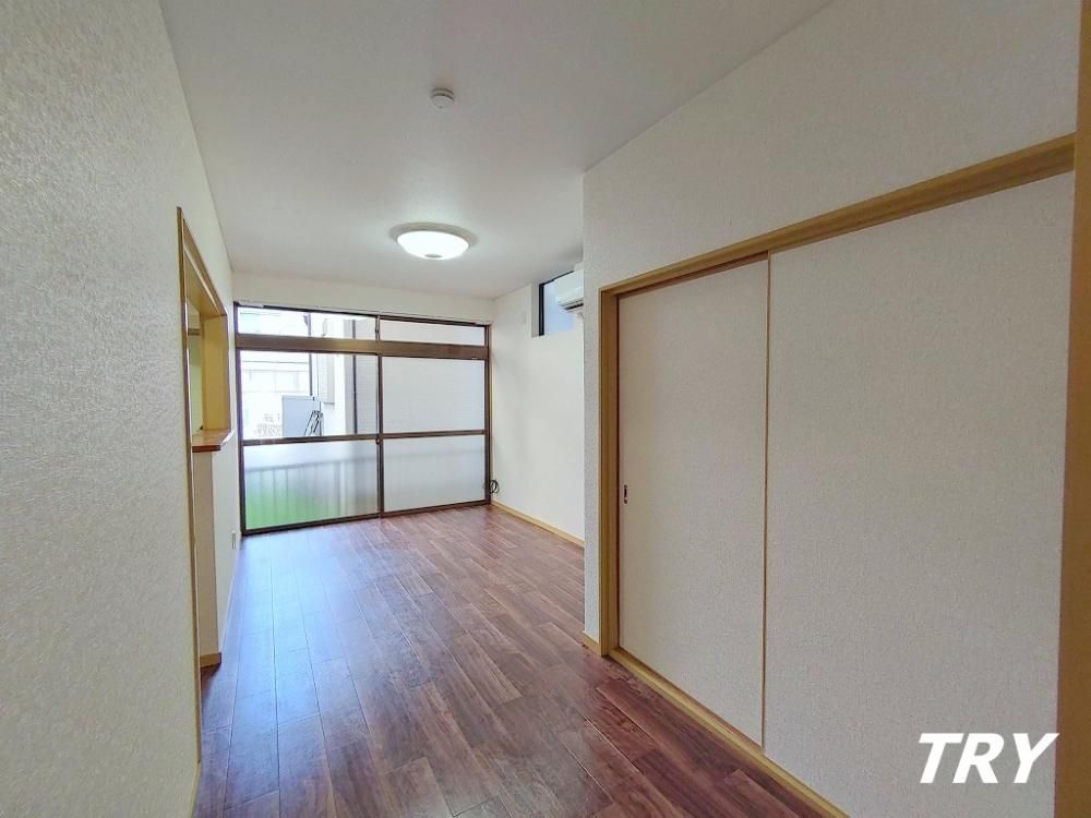 �y�����E���r���O�z�@