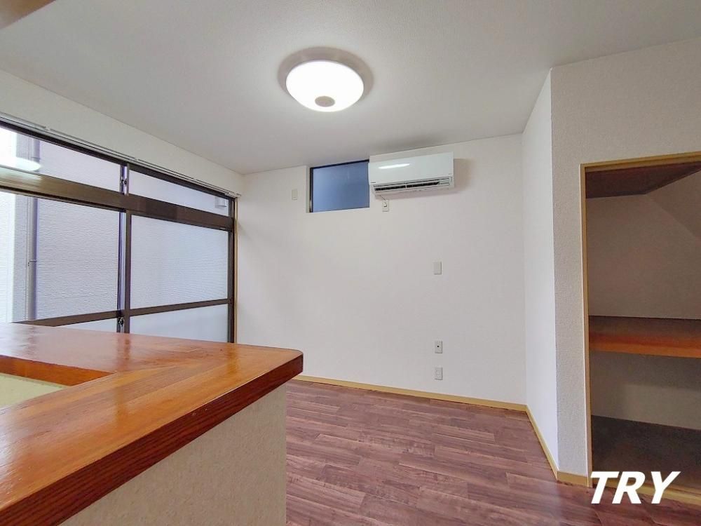 �y�����E���r���O�z�@