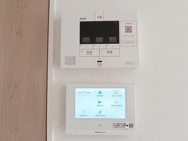 �y�Z�L�����e�B�z�@