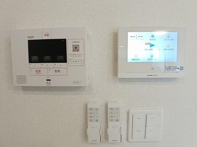 �y�Z�L�����e�B�z�@