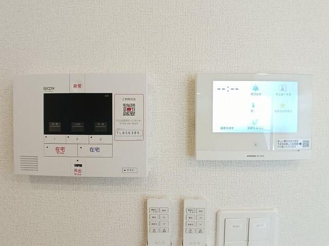 �y�Z�L�����e�B�z�@