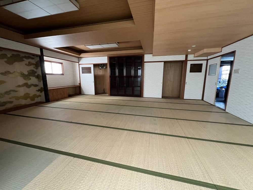 �y���ԁE���r���O�z�@