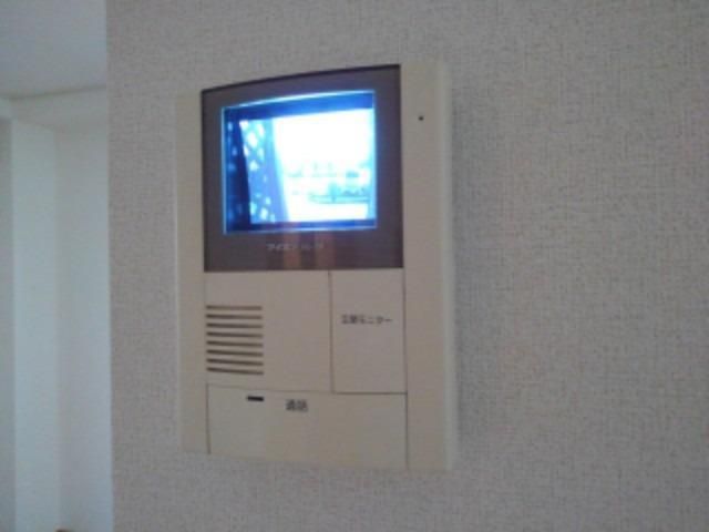 �y�Z�L�����e�B�z�@