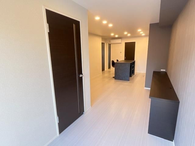 �y�����E���r���O�z�@