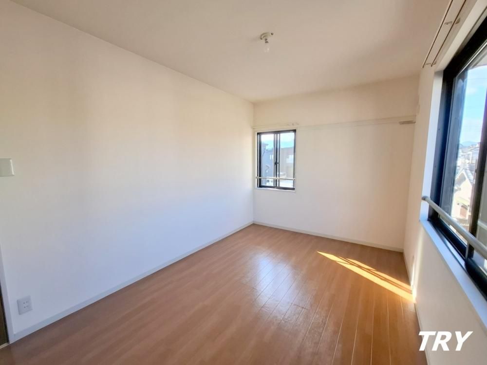 �y�����E���r���O�z�@