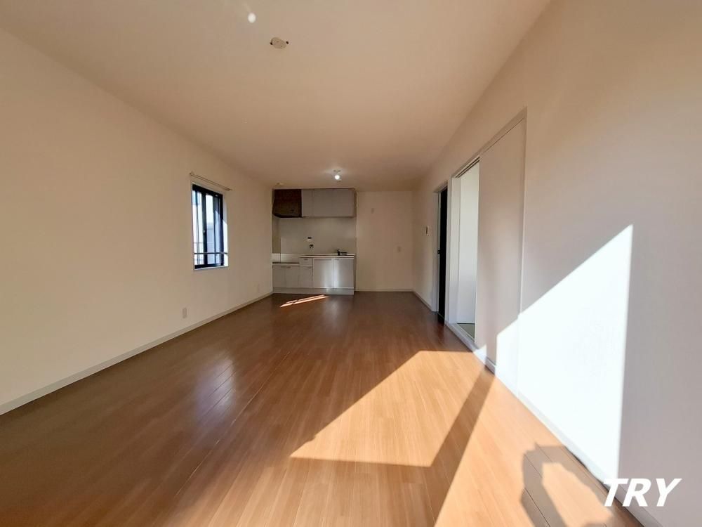 �y�����E���r���O�z�@