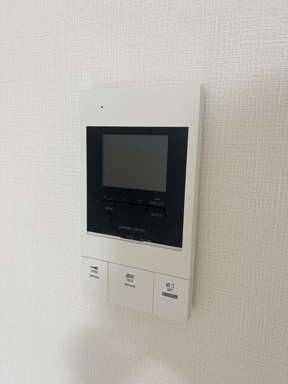 �y�Z�L�����e�B�z�@