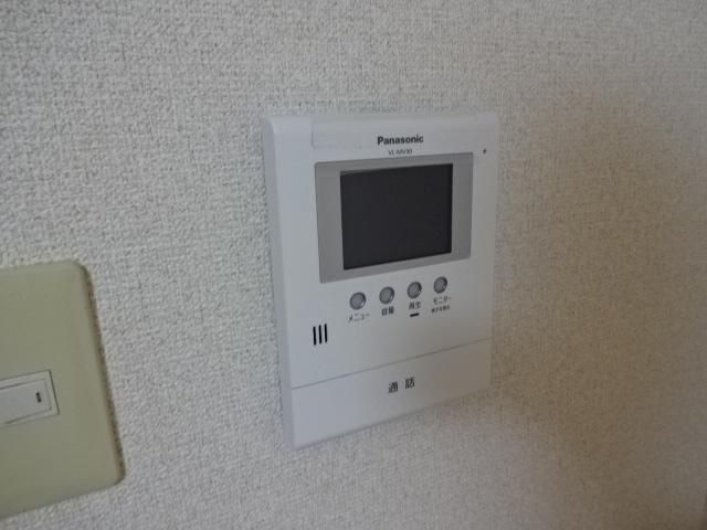 �y�Z�L�����e�B�z�@