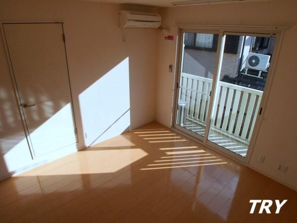 �y�����E���r���O�z�@