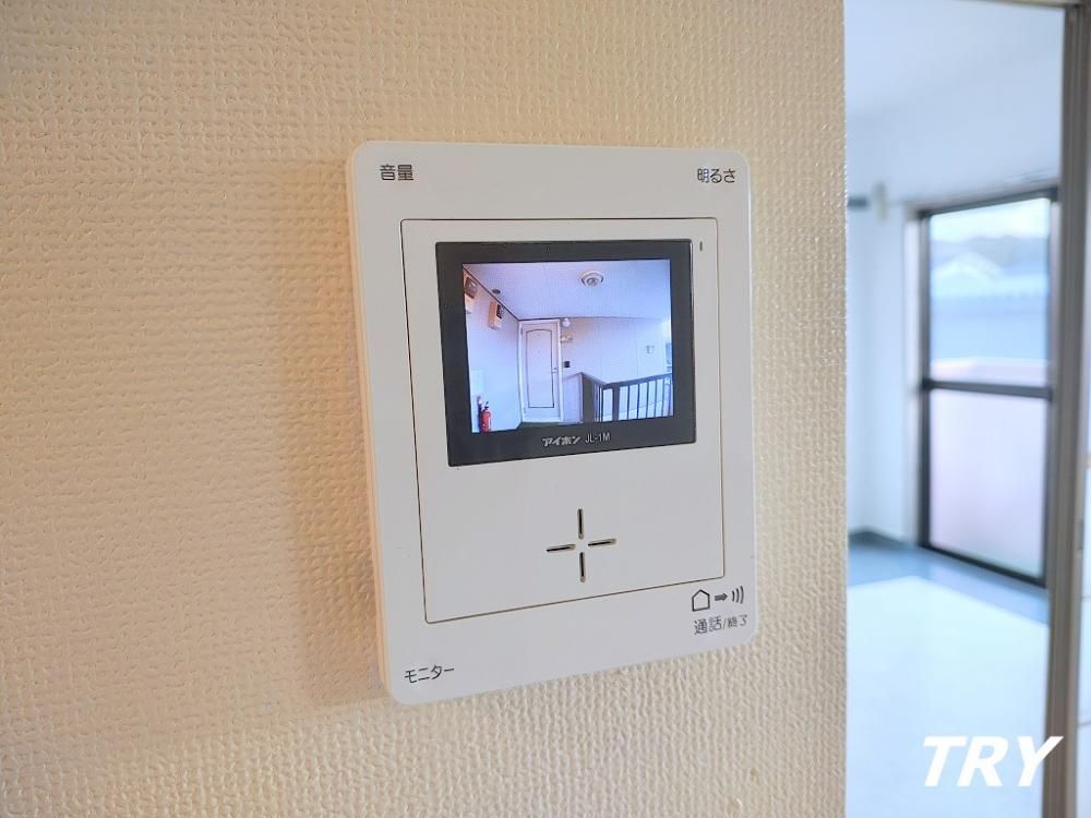 �y�Z�L�����e�B�z�@