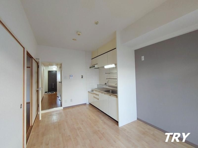 �y�����E���r���O�z�@