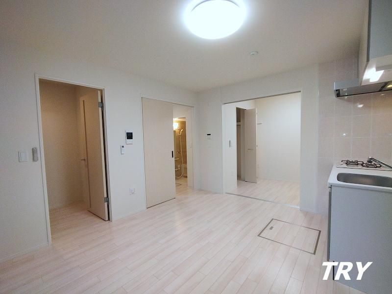 �y�����E���r���O�z�@