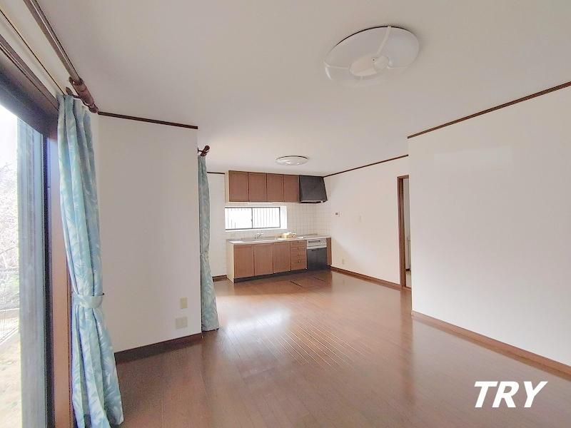 �y�����E���r���O�z�@