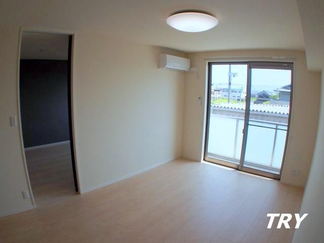 �y�����E���r���O�z�@