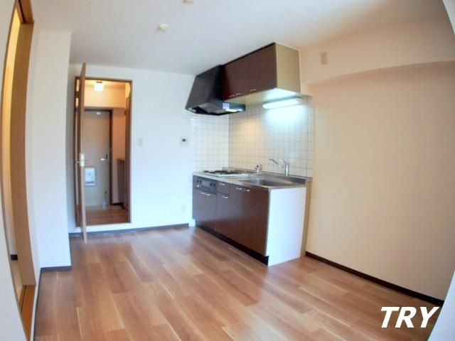 �y���ԁE���r���O�z�@�_�C�j���O