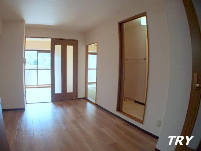 �y�����E���r���O�z�@�_�C�j���O