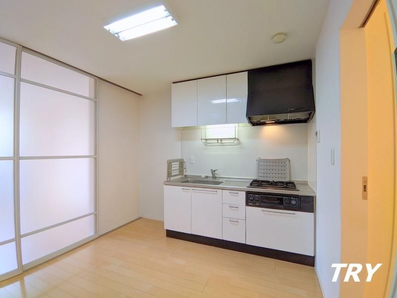 �y�����E���r���O�z�@