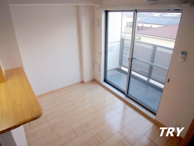 �y�����E���r���O�z�@