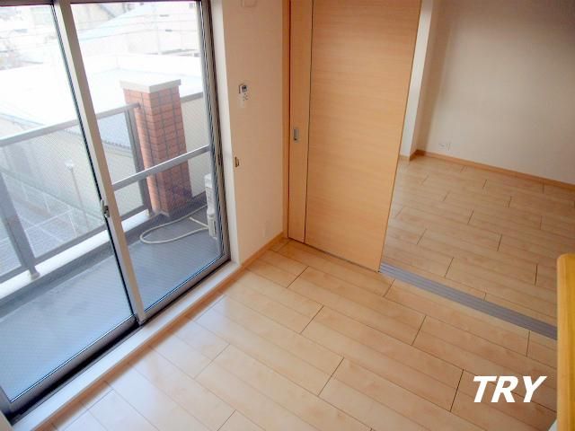 �y�����E���r���O�z�@