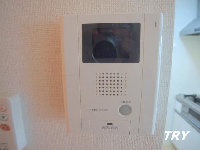 �y�Z�L�����e�B�z�@