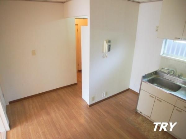 �y�����E���r���O�z�@