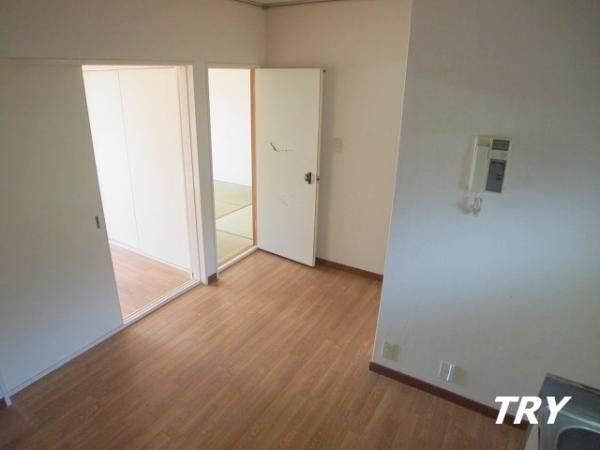 �y�����E���r���O�z�@