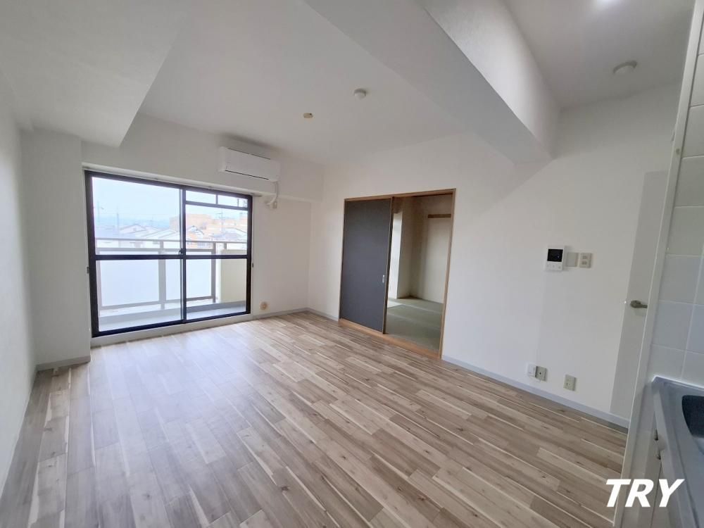 �y�����E���r���O�z�@