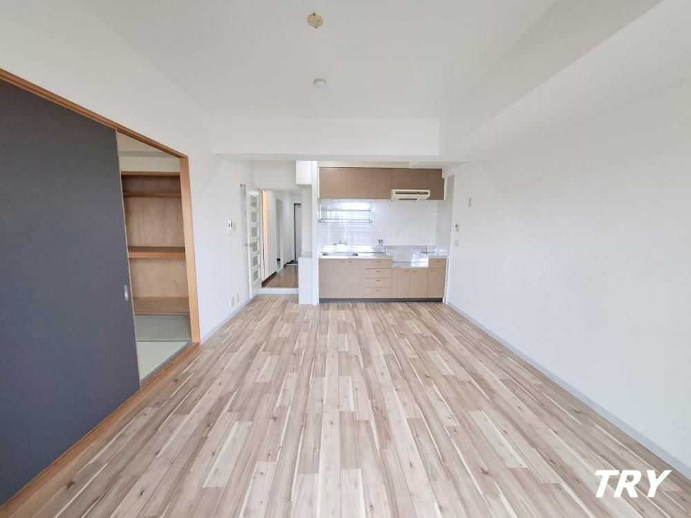 �y�����E���r���O�z�@